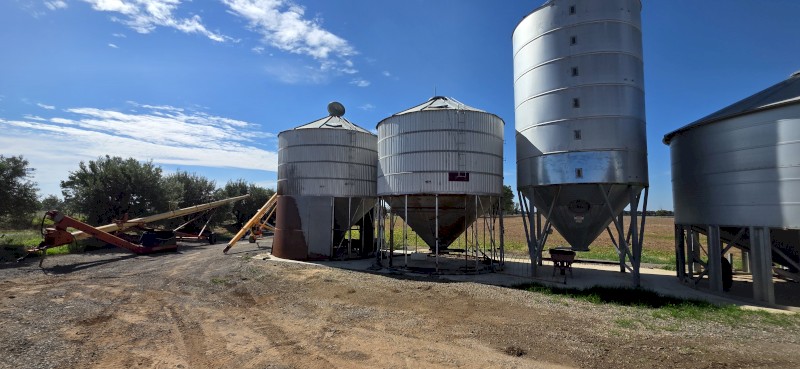 2 x Nelson 35T Silos