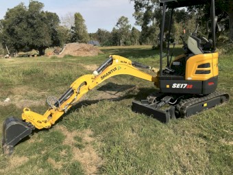 Shantui SE17SR 1.8 tonne Excavator