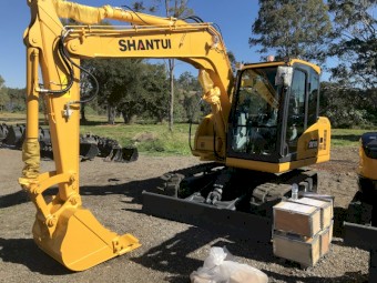 Shantui SE75 7.65 tonne Excavator