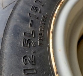 Tyres and rims 12.5L-15FI