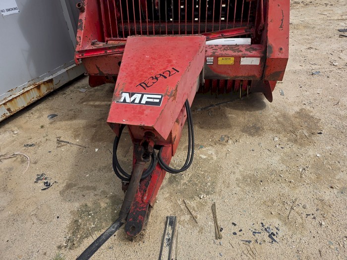 Massey Ferguson 1560 Round Baler
