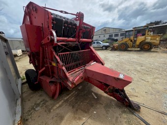Massey Ferguson 1560 Round Baler