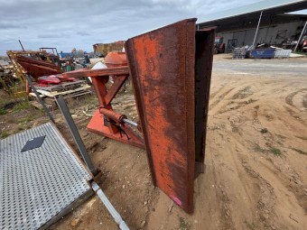 Robot Front End Loader Frame - Suit Massey Ferguson MF175 Tractor