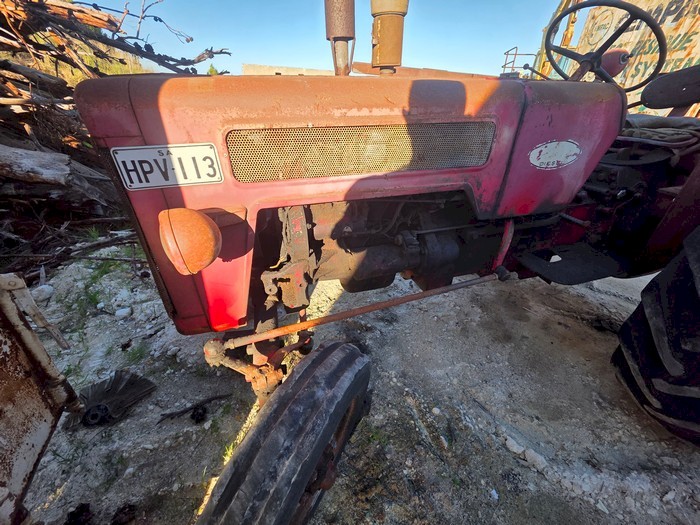 International B414 Tractor