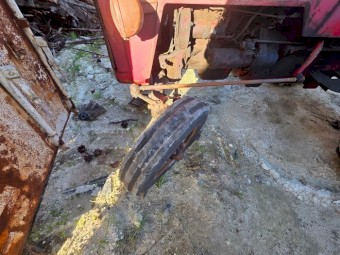 International B414 Tractor