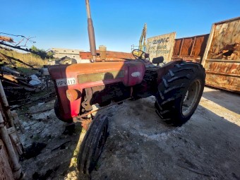 International B414 Tractor