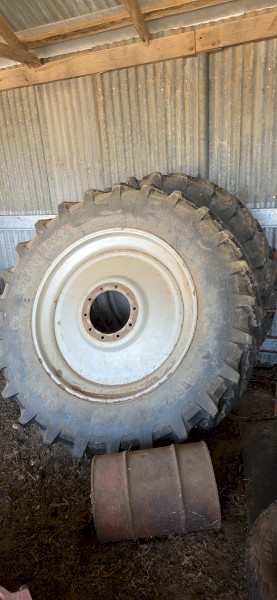 2x 480/80R42 tyres on case magnum rims