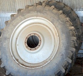 2x 480/80R42 tyres on case magnum rims