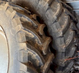 2x 480/80R42 tyres on case magnum rims