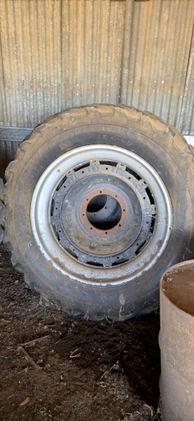 2x 18.4-R42 tyres on case magnum rims