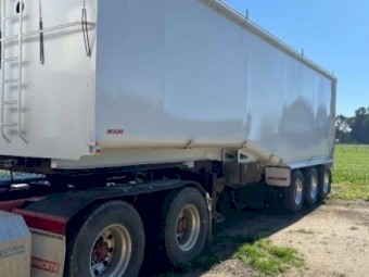 2022 Moore Chassis Tipper