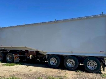 2022 Moore Chassis Tipper