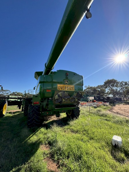2017 John Deere S680 Header