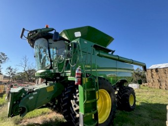 2017 John Deere S680 Header