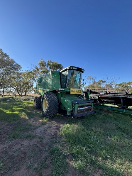 2011 John Deere 9770 Header
