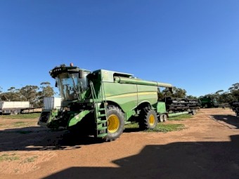 2015 John Deere S690 Header