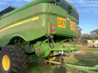 2015 John Deere S690 Header
