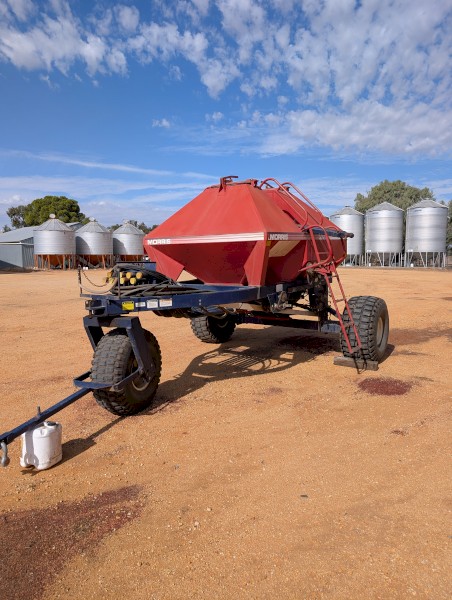 Morris Air seeder 7130 