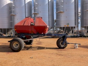 Morris Air seeder 7130 