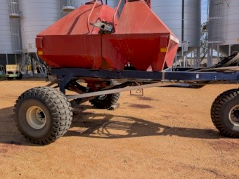 Morris Air seeder 7130 