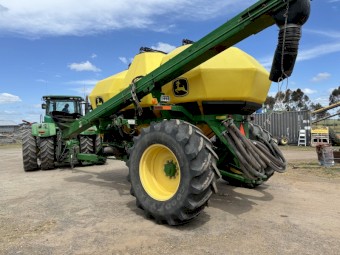 John Deere 1910 Air Seeder Cart
