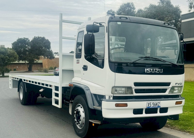 ISUZU FVD950! 2003! 7.6M STEEL TRAY! RINGFEEDER TOW BAR! 