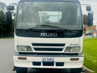 ISUZU FVD950! 2003! 7.6M STEEL TRAY! RINGFEEDER TOW BAR! 