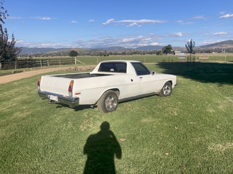 Holden HX ute 