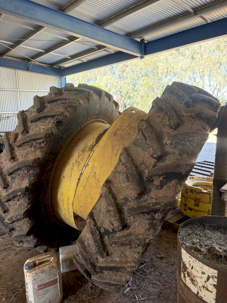 John Deere R4045/4060/616 SP 480/80R50 Duals 