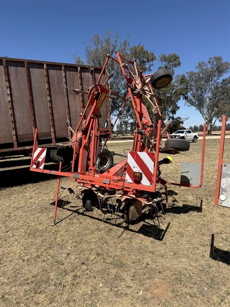 KUHN QF6502 TEDDER HAY RAKE