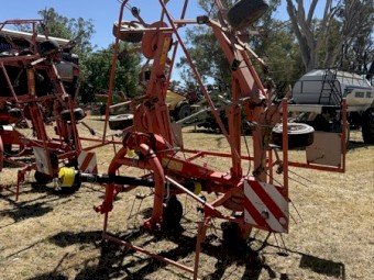 KUHN QF6502 TEDDER HAY RAKE