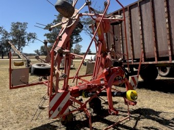 KUHN QF6502 TEDDER HAY RAKE