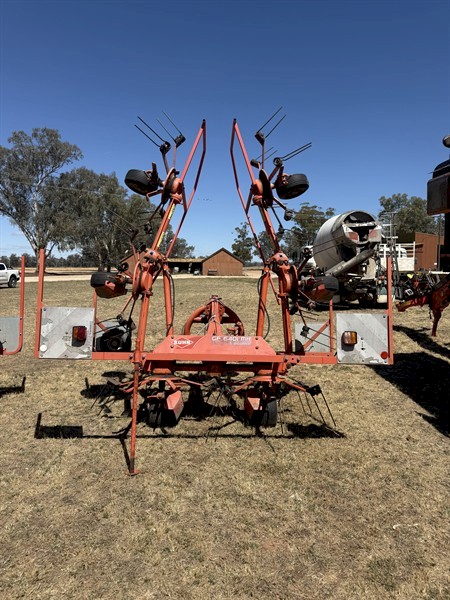 KUHN GF6400MH TEDDER HAY RAKE