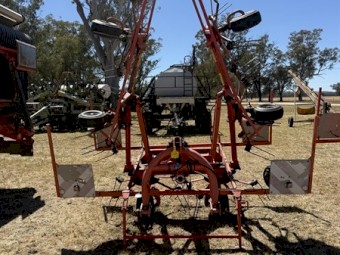 KUHN GF6400MH TEDDER HAY RAKE