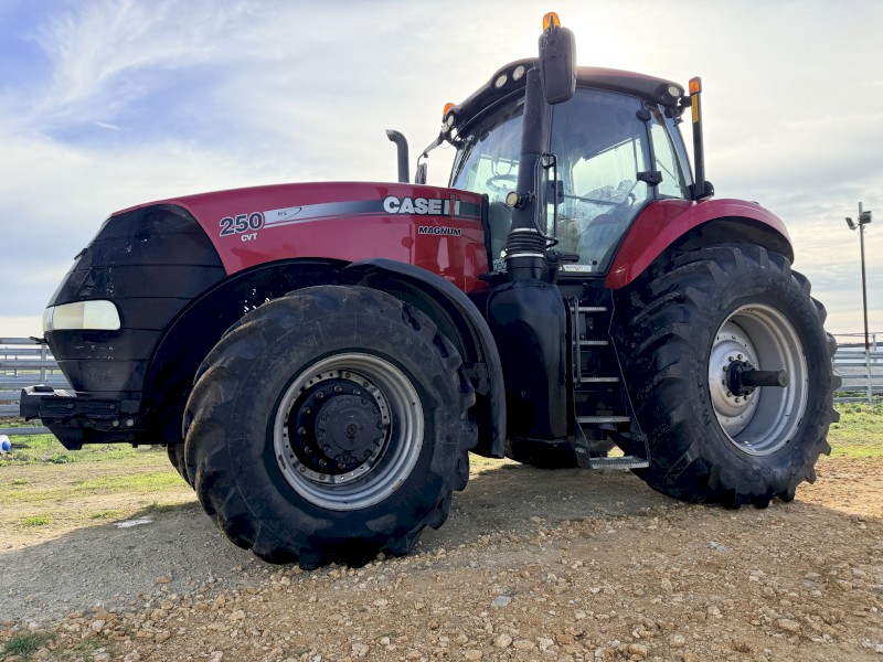 2018 CASE IH Magnum 250 CVT Tractor