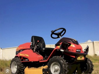 RAZORBACK CMX1810 4WD RIDE ON Mower 