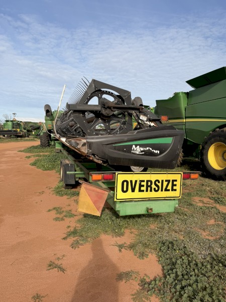 2009 D60 40ft MacDon Front