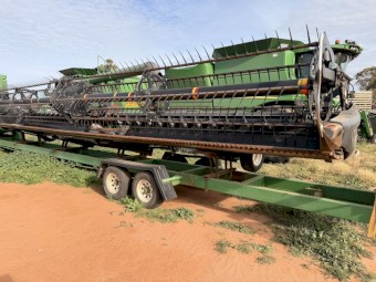 2009 D60 40ft MacDon Front