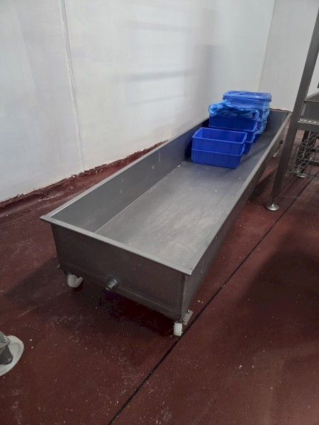 STAINLESS STEEL TABLE WITH WHEELS