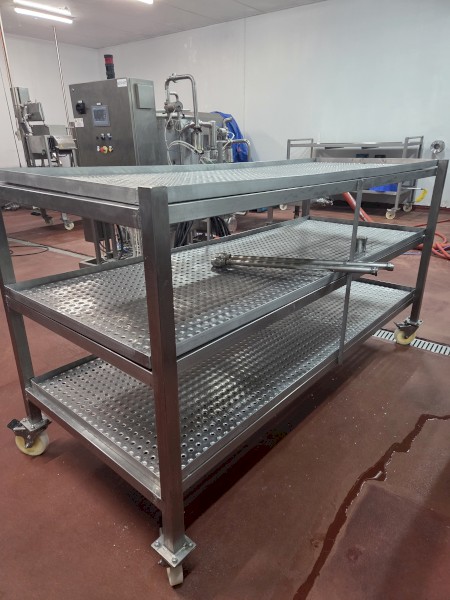 3 BENCH STAINLESS TROLLEY WITH WHEELS 