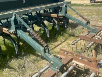John Shearer 19 Run linkage seed drill