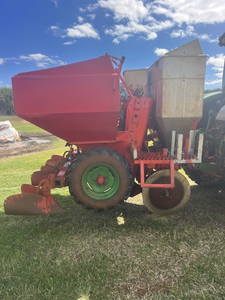 2 ROW POTATO PLANTER 