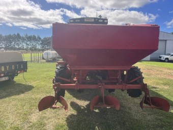 2 ROW POTATO PLANTER 