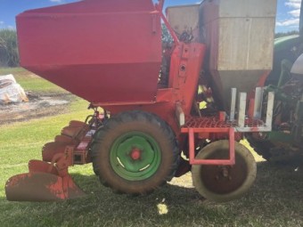 2 ROW POTATO PLANTER 