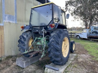John Deere 1850 Tractor