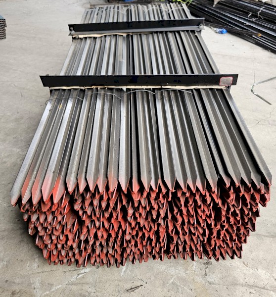 Black Tar Heavy Weight (3.42kgs each) Drive In Style Posts 1800mm - 6ft