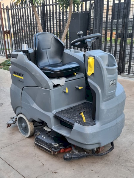Karcher Scrubber Drier Battery Powered Ride-On B150R + D90