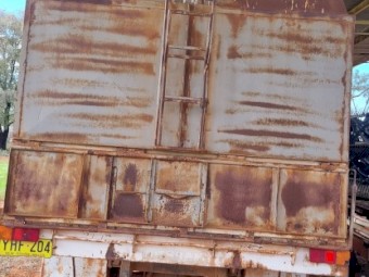 1976 International Acco 1710B Tipper Truck