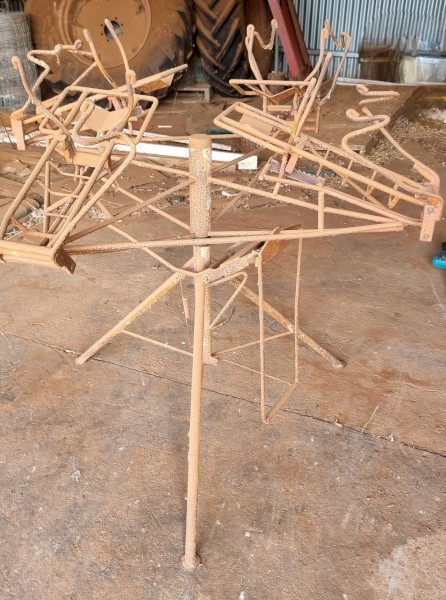 Rotating 4 x Lamb Cradle