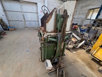 Lister Delta Hydraulic Self Pinning Wool Press